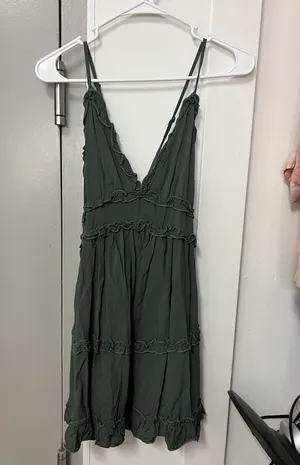Green Dress thumbnail 2
