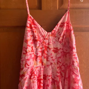 Amazon Vibrant Pink Floral Tiered Midi Dress thumbnail 4