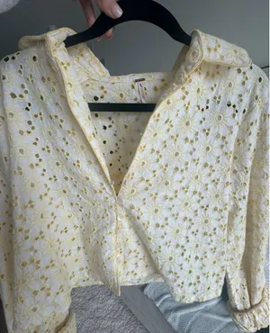 Eyelet crop button top thumbnail 1