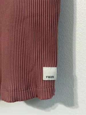 Vuori Ribbed Crop Tank Top Size Medium in Rosewood thumbnail 3