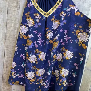 Jolt Size 2X V-Neck Floral Strappy Top thumbnail 3