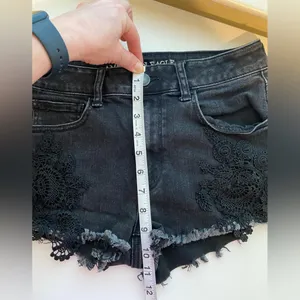 American Eagle Women’s Distressed Black High Rise Shortie Jean Shorts size 8 thumbnail 3