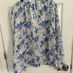 Floral Blue and White Women's Top thumbnail 2