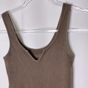 John Galt Brown Ribbed Knit Crop Tee Shirt Notched Neckline One Size (XS-S) thumbnail 2