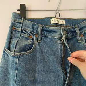 Abercrombie & Fitch The 90s Straight Ultra High Rise Jeans Women's size 30 / 10 thumbnail 3