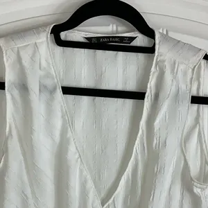 Zara White Textured Blouse Size Small thumbnail 3