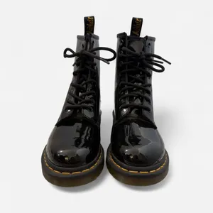 Dr. Martens 1460 WOMEN'S BLACK PATENT LEATHER LACE UP BOOTS - Size 38 thumbnail 2