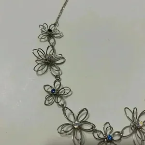WIREY Flower‎ Nexklace with center rhinestones thumbnail 3