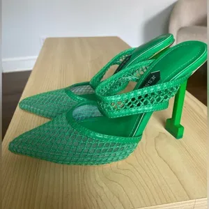 Jessica Rich Green Mesh Heels Bold Kelly Green Summer Wedding Quiet Luxury Gala thumbnail 4