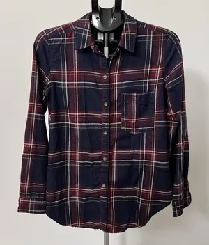 Abercrombie & Fitch Women’s Soft A & F Flannel Button Down Shirt EUC Burgundy thumbnail 1