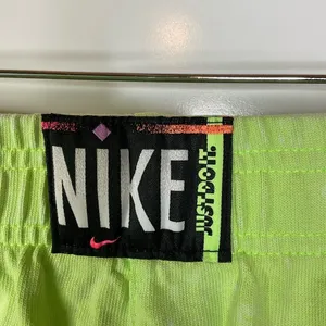 Nike Retro‎ Neon Green Shorts Size Large thumbnail 4