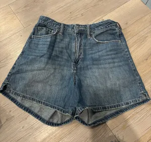 Women’s Hollister Shorts Jean thumbnail 1