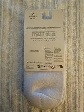 ALO Yoga Unisex White Crew Athletic Socks with Black Accent Logo - Size M (2) thumbnail 3