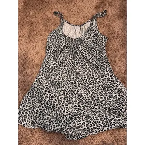 Leopard Print Sleeveless Romper with Pockets – Size Small‎ thumbnail 6