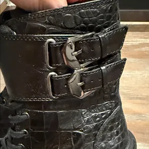 Vince Camuto Fawdry Black Croc Combat Boots Size 5.5 Lug Sole Leather Grunge‎ thumbnail 9