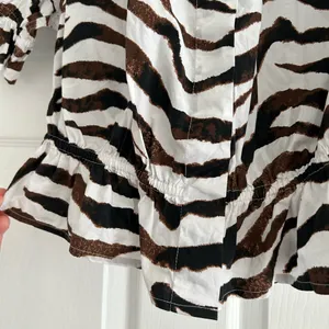 NWT J. Crew Womens Short Sleeved Blouse Brown/White Zebra Print Size Small thumbnail 3