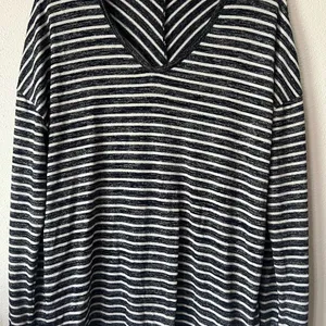 Gap blue‎ and white shirt thumbnail 2