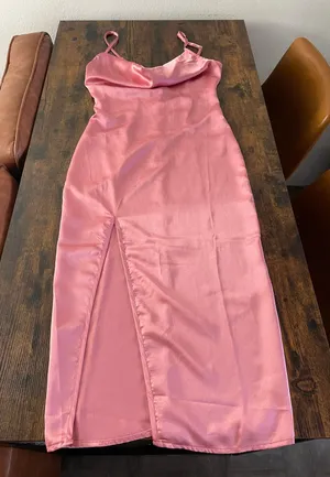 Pretty Little Thing Rose Strappy Satin Cowl Midi Dress thumbnail 8
