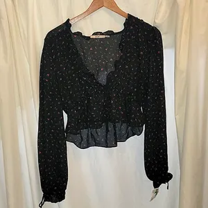 Francesca's Mi Ami Long Sleeve Black Roses Semi Shear Crop Top Size XL thumbnail 1