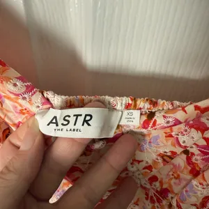 ASTR The Label Midsummer Eyelet Tiered Maxi Dress XS thumbnail 9
