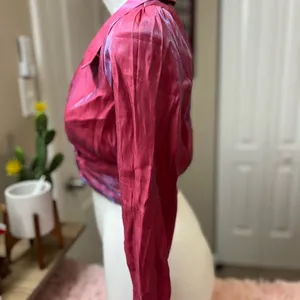 Milk & Honey Red Pink Sheer Crop Top Twist Front Long Sleeve Blouse Size Medium thumbnail 5