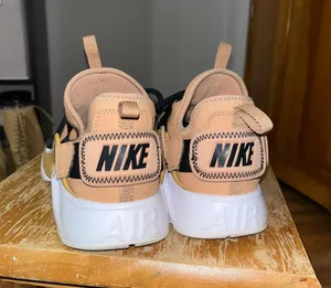 Nike Sneakers thumbnail 2
