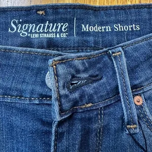 Levi's Signature Women's Modern Chino‎ Shorts Dark Blue Denim Size 4 Casual thumbnail 3