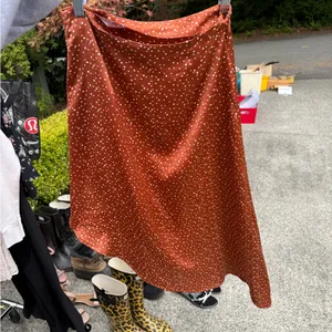 PrettyLittleThing Burnt Orange Polka Dot Midi Skirt thumbnail 2