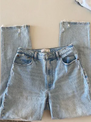 Abercrombie 90s Straight Ultra High-Rise Curve Love Jeans thumbnail 2