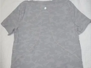 Lululemon Light Gray Camo Short Sleeve Athletic Tee thumbnail 3