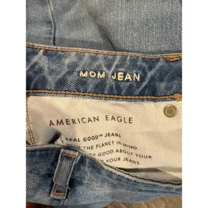 American Eagle distressed Mom jeans thumbnail 6