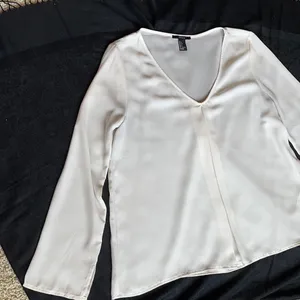 Forever 21 Cream Color Long Sleeve V Neck Blouse with pleated front size L thumbnail 3