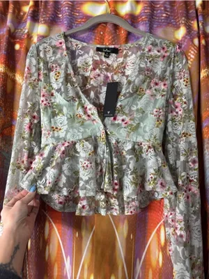 Lulu’s Floral Blouse ✨ thumbnail 2