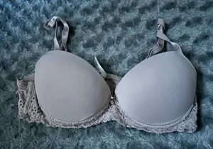 Wild Dream lace underwire push-up bra in size 34A thumbnail 1