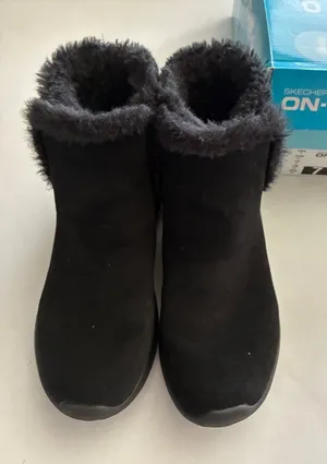 Skechers Black Faux-Fur Collar Women's Ankle Booties thumbnail 1