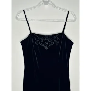 Dressbarn Collection 1990s Black Velvet Embroidered Gown formal sexy 6 thumbnail 3