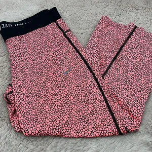 Nike crackle print medium Capri length leggings thumbnail 7