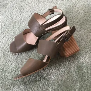 ULTRA COMFY leather sandals 🌷🌷🌷NWOTB thumbnail 2