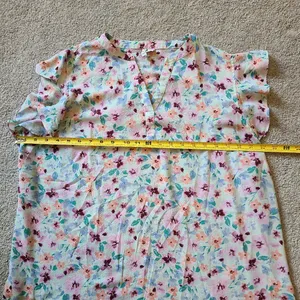 Elle Women's Size XXL Flutter Sleeve Top Floral V Neck Flowy Plus thumbnail 7