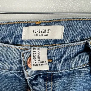 FOREVER 21 High‎ Rise Distressed Straight Leg Jeans 30 thumbnail 6