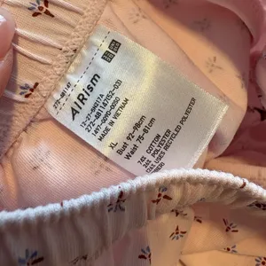 Uniqlo Light Pink Short Pajama Set with Small Floral Print thumbnail 5