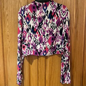 ZARA Abstract Print Mock Neck Long-Sleeve Crop‎ Top Size Small Pink Purple Blue thumbnail 12