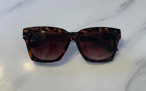 Cute tortoise sunglasses with flower gold frames Multiple thumbnail 1