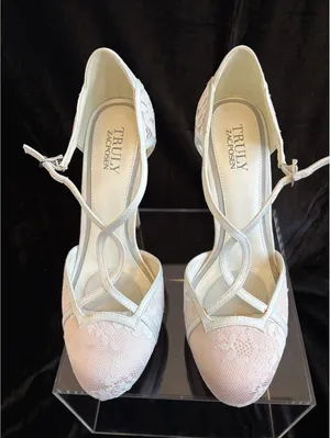 Truly Zac Posen Women's White Lace High Heel Platform Pumps with Ankle Strap thumbnail 3