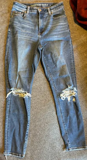 American Eagle Outfitters Mom Jean thumbnail 2