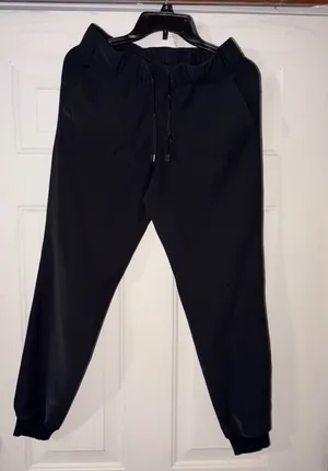 moringtraffic Lululemon On The Fly Jogger Black size 2 thumbnail 1