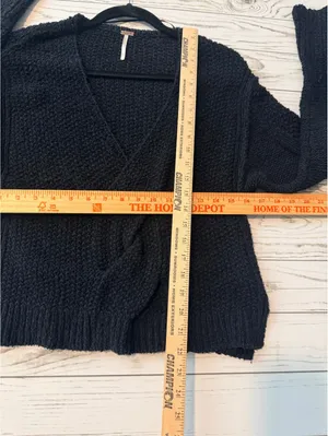 Free People Women’s XS Black Wrap Tie Front Chunky Knit Cropped Sweater thumbnail 9