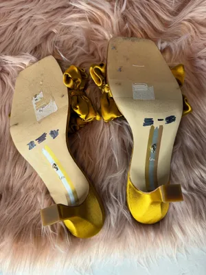 Sam Edelman Kady Ruffle Sandals Heels Gold Size 6,5 thumbnail 3