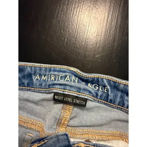 American Eagle Shortie High Waisted Distressed Denim Shorts Light Wash Blue Sz 8 thumbnail 3