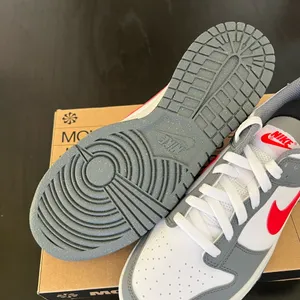 New NIKE Dunk Low Next Nature GS 'Smoke Grey Light Crimson' thumbnail 4